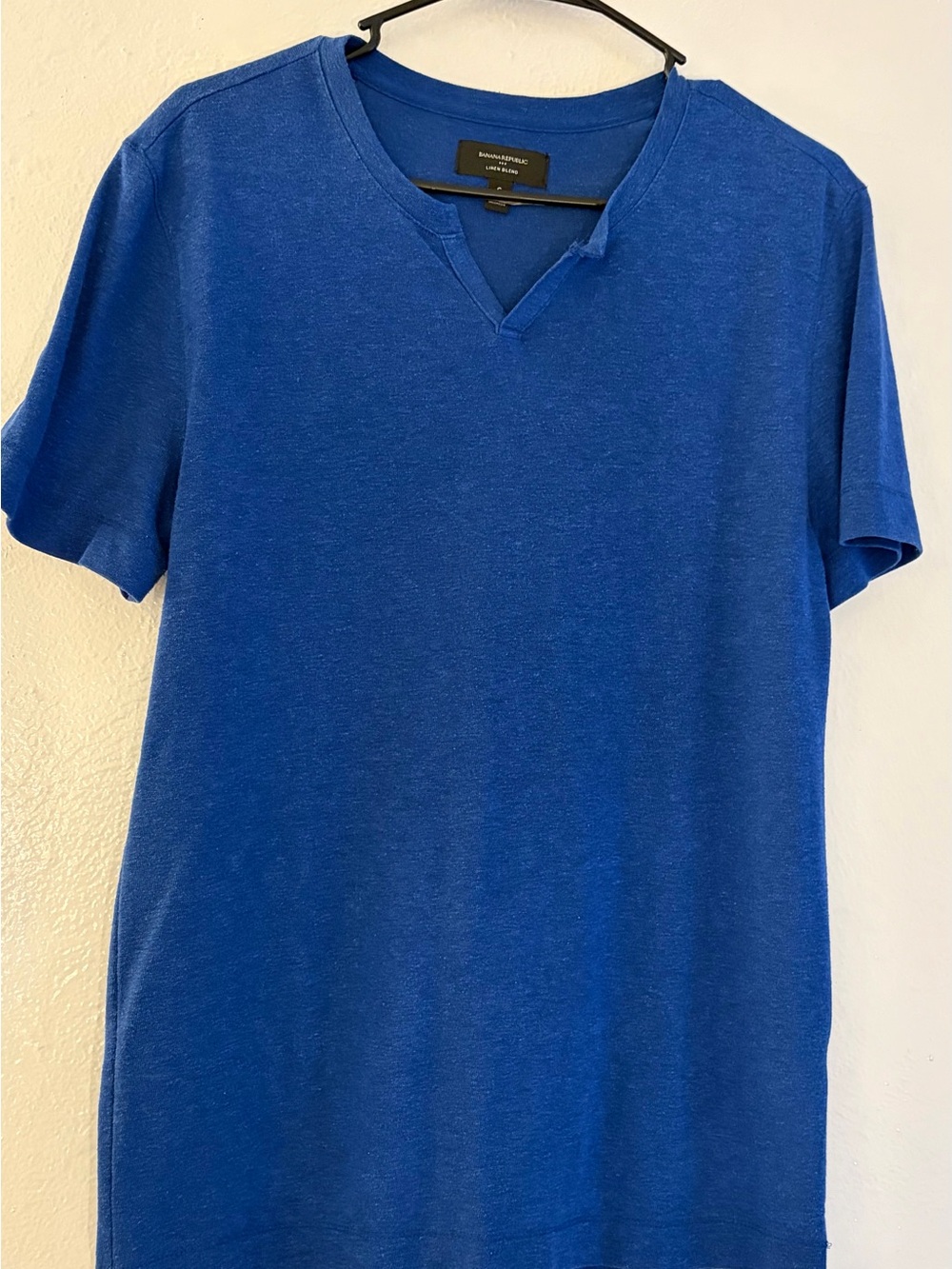 Banana Republic Men's Royal Blue V-Neck Short Sleeve Tee